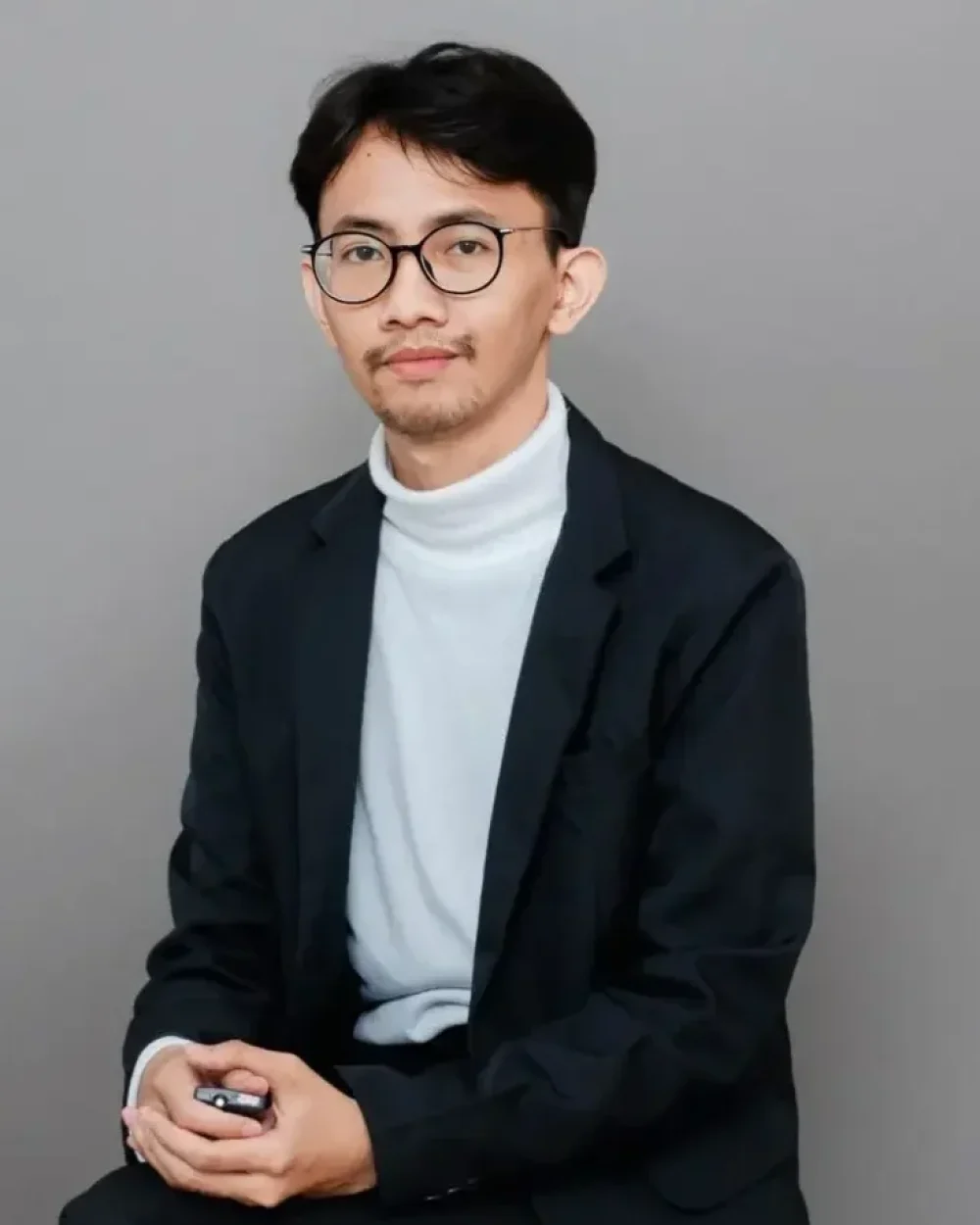 Foto profil profesional Arief Fraba, Marketing Manager & Freelancer Digital Marketing Bekasi, mengenakan blazer hitam.