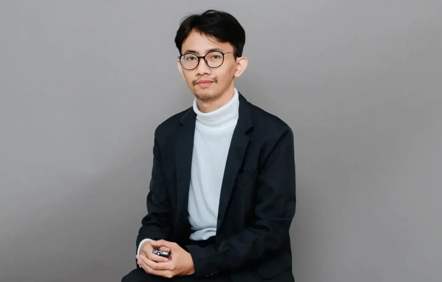 Foto profil profesional Arief Fraba, Marketing Manager & Freelancer Digital Marketing Bekasi, mengenakan blazer hitam.